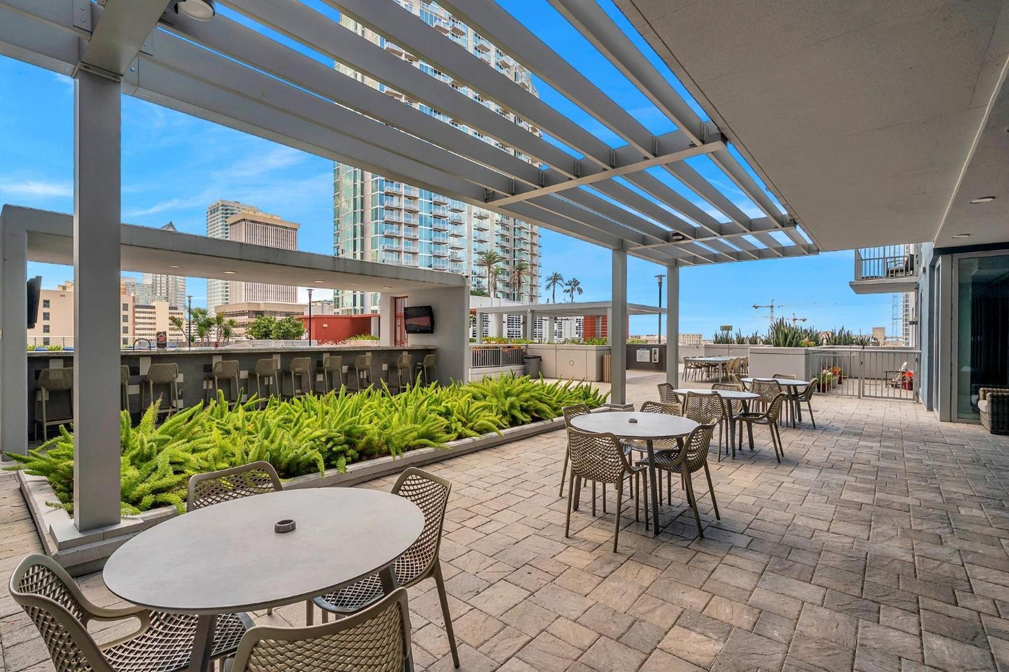 Luxury 1 Bedroom With Den Downtown Tampa Apt - City Views, Rooftop Pool, Workspace ภายนอก รูปภาพ